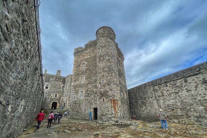 Ultimate Outlander Day Tour - Falkland as Outlander’s Inverness